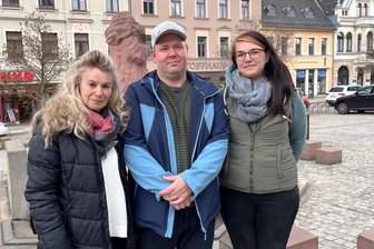 Ein Jahr nach dem Klinik-Aus in Reichenbach: Die Herzlichkeit bleibt - Jacqueline Schönfeld, Ronny Wolff und Mareike Pröger (von links) organisierten ein Jahr nach dem Aus für die Reichenbacher Klinik das erste Ehemaligen-Treffen.
