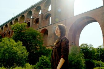 Ein Jahr nach TV-Ausstrahlung: Was bleibt vom Effekt der Vogtland-Serie? - Julia Hartmann spielte in der ZDF-Serie die feinfühlige Berliner Anwältin Mai. Ein Fall führte sie ins Vogtland.