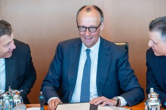 Ein Jahr Schwarz-Rot - Was ist geschafft? - Bundeskanzler Friedrich Merz (CDU) und sein Kabinett haben im ersten Jahr einige Gesetze auf den Weg gebracht. (Archivfoto)