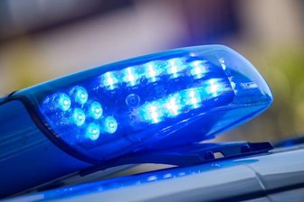 Ein Jahr später: Polizei sucht öffentlich nach Ladendieben und meldet ersten Erfolg - Mehr als 13 Monate nach einem Ladendiebstahl in einem Chemnitzer Einkaufsmarkt sucht die Polizei nun öffentlich nach den Tätern.
