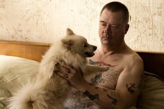 Ein Kämpfer im Krankenbett - Peter Kurth als "Herbert". Und der Schauspieler fragt sich: "Wie geht ein Mensch damit um, wenn er durch eine Krankheit seine verbleibende Zeit plötzlich absehen kann?"