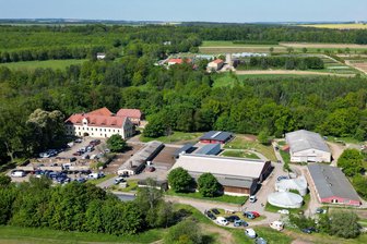 Ein „Königreich“ in Mittelsachsen: Peter Fitzek und das Ende seines Fantasiestaats - Reichsbürgerland: Das Kanzleilehngut in Halsbrücke war zuletzt die Zentrale des „Königsreichs Deutschland“.