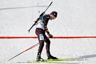 Ein Kommentar zum Olympia-Abschneiden der deutschen Biathleten: Zu spät auf Abwärtstrend reagiert - Alles gegeben, aber es hat wieder nicht ganz gereicht. Philipp Horn lässt nach Platz vier im Massenstart im Ziel den Kopf hängen.