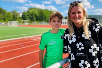 Ein Leben für den Fußball: Wie ein junger Vogtländer sein Glück bei den Veilchen sucht - Levi Wemme und seine Mutter Nadine Böhme sehen sich in der Regel einmal pro Woche. Ansonsten ist der junge Veilchenkicker im Internat der Porsche-Kumpelschmiede auf sich allein gestellt.