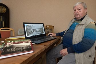 Ein Leben fürs Dorf: Warum nicht nur in Königswalde um einen Ortschronisten getrauert wird - Stefan Mielke bei seiner Historienforschung. Am 1. Juli ist er gestorben.