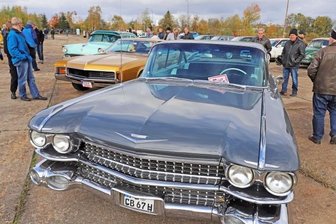 Ein letztes Oldtimertreffen - Ein echtes Straßenschiff: Ein US-amerikanischer Cadillac zog die Aufmerksamkeit vieler Besucher beim 2. Freiberger Oldtimertreffen auf sich.