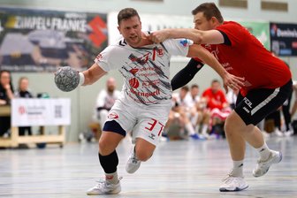 Ein Lied in Endlosschleife: HC Einheit Plauen verliert erneut mit einem Tor Unterschied - David Zbiral (am Ball) war mehrfach nur unfair zu stoppen, hier wurde er von hinten gehalten.