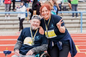 Ein Magazin voller Geschichten - Zum vierten Mal gingen beim Freiberger Herbstlauf im September Menschen mit und ohne Behinderung gemeinsam an den Start, unter ihnen Ronny Freisleben und Simone Eckert.