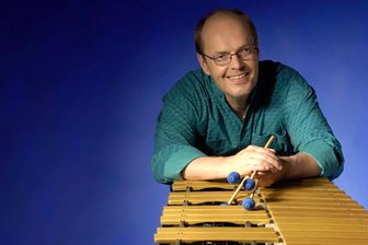 Ein Mann mit vogtländischen Wurzeln: Komponistenpreis für Jazzmusiker Florian Poser - Jazzmusiker und Preisträger Florian Poser am Vibrafon.