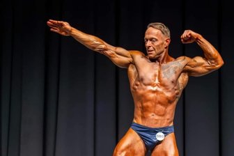 Ein Mittfünfziger, der sich plötzlich wie 40 fühlt - warum ein Mylauer Hausmeister keine Medikamente mehr braucht - Da geht‘s lang. Steffen Heidner aus Mylau hat noch lange nicht genug. Mit knallhartem Training hat er nicht nur die Konkurrenz, sondern auch eine seltene Krankheit im Griff.