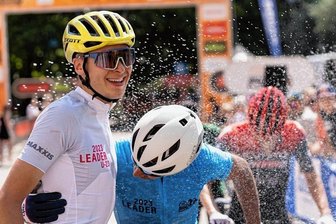 Ein Mountainbiker zündet den Turbo - Elias Edler kostet seinen Triumph bei der Bike Transalp voll aus. Der 21-jährige Hetzdorfer hatte bei der "Mutter aller Etappenrennen" für Montainbiker die AK U 23 gewonnen und wurde Gesamtvierter. 