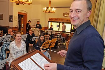 Ein Neuer führt den Stab - Thomas Haase ist seit Oktober der neue musikalische Leiter des Nachwuchsorchesters des Bergmusikkorps Saxonia Freiberg.