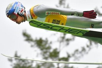 Ein neuer Seriensieger im Anflug? - So fliegt der beste Skispringer dieses Sommers: Maciej Kot am Sonntag in der Vogtland-Arena, wo der Pole seine Grand-Prix-Serie mit dem fünften Sieg krönte.