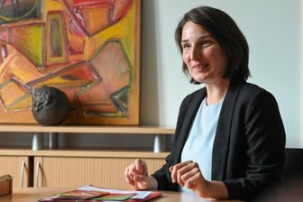 Ein neues Kapitel in der Stadtbibliothek - Corinna Meinel leitet seit Anfang September die Stadtbibliothek und ist damit die Nachfolgerin von Elke Beer. Die gebürtige Mittelsächsin möchte die Einrichtung als Begegnungs- und Kulturort mitten in der Stadt weiter ausbauen.