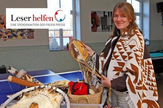 Ein Ort aus Celinas Kindheit steht auf dem Spiel – warum das Indianercamp „Silverstreet“ dringend Hilfe braucht - Da werden Erinnerungen an die Kindheit wach: Celina Kracmar (24) bestaunt im Freizeitzentrum Wilkau-Haßlau die dort gelagerten Gegenstände aus dem Indianercamp „Silverstreet“.