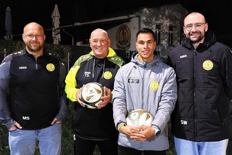 Ein Plauener Fußball-Urgestein legt wieder los – Thomas Sesselmann heuert beim 1. FC Wacker an - Wacker Plauen hat eine Lücke geschlossen: (von links) Markus Schneider (Sportlicher Leiter), Thomas Sesselmann (Co-Trainer), Enrico Perez (Trainer) und Steve Wagner (1. Vorstand).