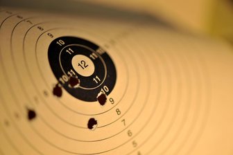 Ein Pokal, zwei Disziplinen: Schützen aus dem Erzgebirge wetteifern mit der Kurzwaffe - Um den Bockbierpokal wird am Sonnabend beim Schützenverein Schwarzenberg gewetteifert.