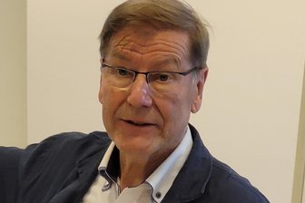 Ein Professor versucht im Windrad-Streit von Schönfels zu vermitteln - Gernot Barth versuchte auch im Schönfelser Windrad-Streit Argumente zu vermitteln und die Protagonisten einander näher zu bringen.
