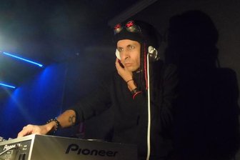Paolo Trerotoli, alias DJ Chemnitz, bei seiner Arbeit.