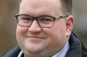 Ein Rückkehrer sitzt auf dem Bürgermeisterstuhl - KarstenSchultz - Bürgermeister