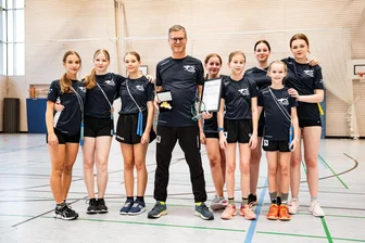 Ein Rückzug auf Raten: Brand-Erbisdorfer Sportlehrer freut sich auf den Ruhestand und die nächsten Abenteuer - Jens Matthes (M.) hat seit den 90er-Jahren die Abteilung Rope Skipping beim SSV 91 Brand-Erbisdorf mit aufgebaut.
