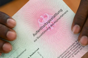 "Ein Sack voller Probleme": Kretschmer bekommt Unterstützung für Asyl-Vorstoß - Die Politik streitet weiter zum Umgang mit Asylsuchenden.