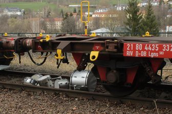 Ein Schlagzeug auf den Gleisen – stellt die Olsenbande in Schwarzenberg die Weichen? - Dieses Bild hat alle Beteiligten verstört zurückgelassen: ein Schlagzeug auf den Gleisen.