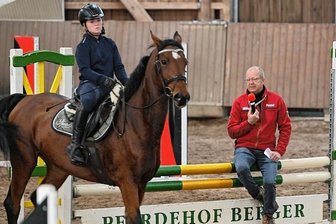 "Ein sehr lehrreicher Tag" - Tipps mit dem Mikrofon: Eberhard Seemann trainierte am Samstag mit Nachwuchssportlern der RFSG Langenleuba-Niedersteinbach.