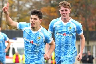 „Ein souveräner Auftritt“: Chemnitzer FC schießt vier Tore beim ZFC Meuselwitz - Maurizio Grimaldi (links) traf zweimal, Johannes Pistol erzielte das 1:0 für den CFC.