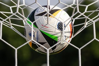 Ein Stadtderby ist der Kracher der ersten Pokalrunde im Fußball-Kreisverband Zwickau - In der Ausscheidungsrunde wackelte vor einer Woche 72-mal das Netz. Nun stehen die Paarungen für die erste Hauptrunde im Kreispokal fest.