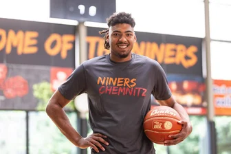 Ein Stamm-Spieler für die Niners: Mit Kostja Mushidi trainiert der erste Neuzugang bereits in Chemnitz mit - Der erste Neuzugang der Niners, der bereits in Chemnitz trainiert: Kostja Mushidi ist von der BG Göttingen nach Sachsen gekommen.