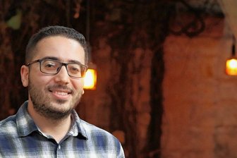 Ein Student aus Jordanien sucht in Zwickau nach der besten Verbindung für alle Menschen - Omar Abu Saad hat in Zwickau Verkehrstechnik studiert.