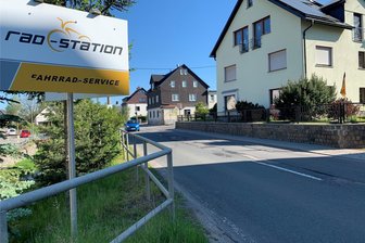 Ein Stück Michelner Hauptstraße wird repariert - Ein Abschnitt der Hauptstraße im Ortsteil Micheln soll in diesem Jahr eine neue Deckschicht bekommen.