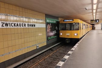 Ein Stück Westsachsen in der Hauptstadt: Auf Entdeckungstour am Zwickauer Damm in Berlin - Die denkmalgeschützte U-Bahn-Station im Süden Berlins liegt fast am Ende der Linie U7 nach Rudow.