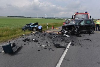 Ein Toter bei Unfall auf B 6 in der Oberlausitz - Bei einem schweren Unfall auf der B 6 bei Reichenbach in der Oberlausitz ist am Donnerstagnachmittag ein Mann tödlich verunglückt.
