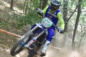 Ein Traum geht in Erfüllung - Starker Auftritt: Der Geringswalder Enduro-Pilot Luca Fischeder hat im slowakischen Gelnica seinen ersten Sieg bei einem Weltmeisterschaftslauf gefeiert. 