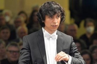 Ein ungewöhnliches Sinfoniekonzert - Kapellmeister José Luis Gutiérrez hatte die musikalische Leitung.