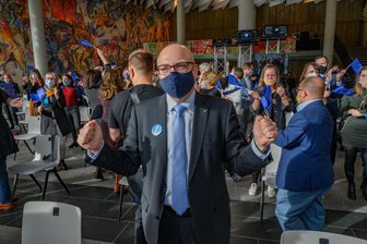 "Ein unheimlicher Schub für das Image der Stadt" - Schulze zum Kulturhauptstadt-Titel für Chemnitz - Sven Schule bei der Bekanntgabe der Jury-Entscheidung.