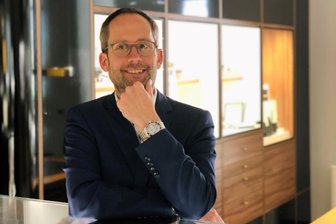 Carsten Schmidt-Kippig, Inhaber von Juwelier Roller im Geschäft im Siegertschen Haus in Chemnitz.