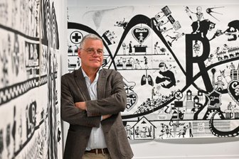 „Ein Ur-Wessi und ein Ur-Ossi der gleichen Generation“: Neue Sächsische Galerie zeigt zwei Künstler und ihren Umgang mit Krisen - Florian Haas zeigt riesige Linoldrucke mit bis zu 14 Metern Länge.