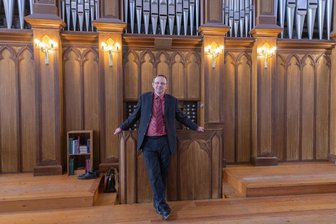 Ein Urgestein geht - Warum eine Auerbacher Kirchenmusikdirektor nach 15 Jahren etwas Neues wagt - An seiner geliebten Orgel wird Kirchenmusikdirektor Ulrich Meier künftig wohl nur noch selten spielen.