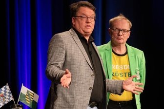 Ein Uwe-Steimle-Abend ohne Reue - Uwe Steimle (rechts), Kabarettist und Schauspieler aus Dresden, hatte gemeinsam mit dem Münchner Satiriker und Parodisten Helmut Schleich in die Plauener Festhalle geladen.