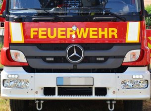 Ein Verletzter bei Brand in Wohnhaus -
