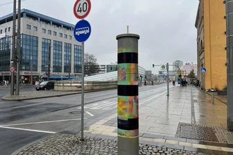 Ein Vierteljahr nach Aufbau: Blitzer am Tietz soll nun in Betrieb gehen - Drei Monate nach seiner Errichtung soll der Blitzer nun scharf gestellt werden.