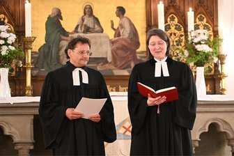 Ein Weg endet: Pfarrer Thomas Seltmann in Oelsnitz verabschiedet - Ulrike Weyer, Superintendentin des Kirchenbezirkes Vogtland, verabschiedete Thomas Seltmann in den Ruhestand.