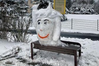 Ein Wintergruß an der Bushaltestelle - 
