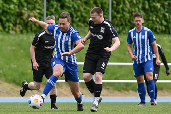 Einbahnstraßenfußball bei Germania: Pflicht souverän erfüllt und Selbstvertrauen getankt - Maximilian Weise (l.) gab am Samstag sein Debüt in der ersten Mannschaft und traf gegen Schlusslicht Rapid Chemnitz gleich doppelt.