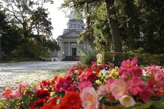 Einblick ins Krematorium: Wo die Toten von Chemnitz verbrannt werden - In der Feierhalle am Krematorium finden Sargfeiern vor der Einäscherung statt.