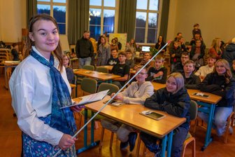 Einblicke und Abenteuer: Oberschule Rochlitz wird zum Besuchermagneten - In einem Theaterstück über die Schule vor 150 Jahren war Carolin die Lehrerin.