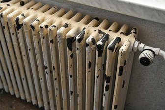 Einbrecher hinterlassen in Crimmitschau 15.000 Euro Schaden - Die Diebe sollen es unter anderem auf Heizkörper abgesehen haben.